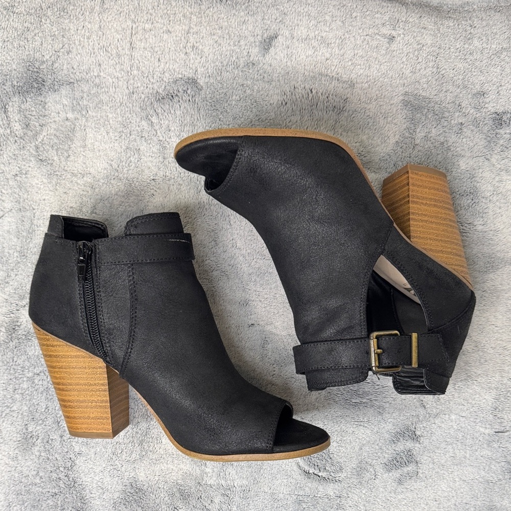Fergalicious “Retro” Black Peep Toe Ankle Booties - Size 7 - Picture 11 of 11